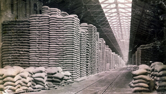 Découvrez notre article sur l'histoire des cafés Charles Danican et de la brûlerie au Havre.