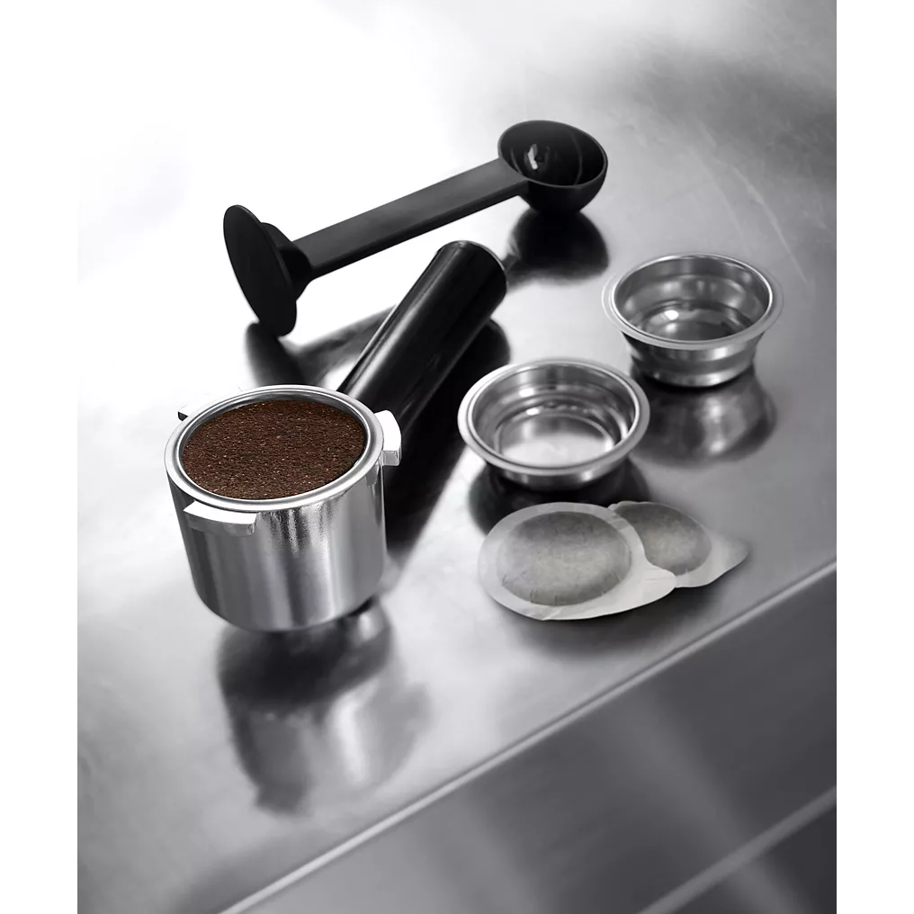 Machine expresso traditionnelle Dedica Style EC695